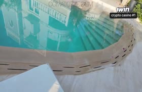 Милашка с пышными формами согласна на соитие